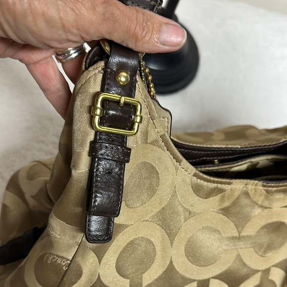 Coach Maggie Optic Khaki canvas shoulder bag Purse! - Picture 5 of 16